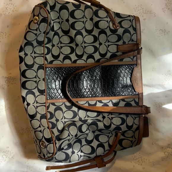 Large Coach purse - Picture 5 of 5